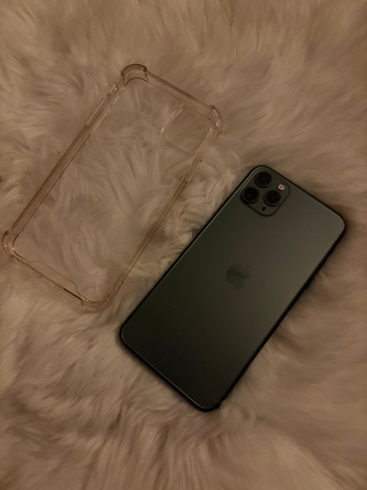 Iphone 11 Pro Max – Like New + New Case & Screen Protector, Télécoms, Téléphonie mobile | Apple iPhone, IPhone 11 Pro Max, Comme neuf