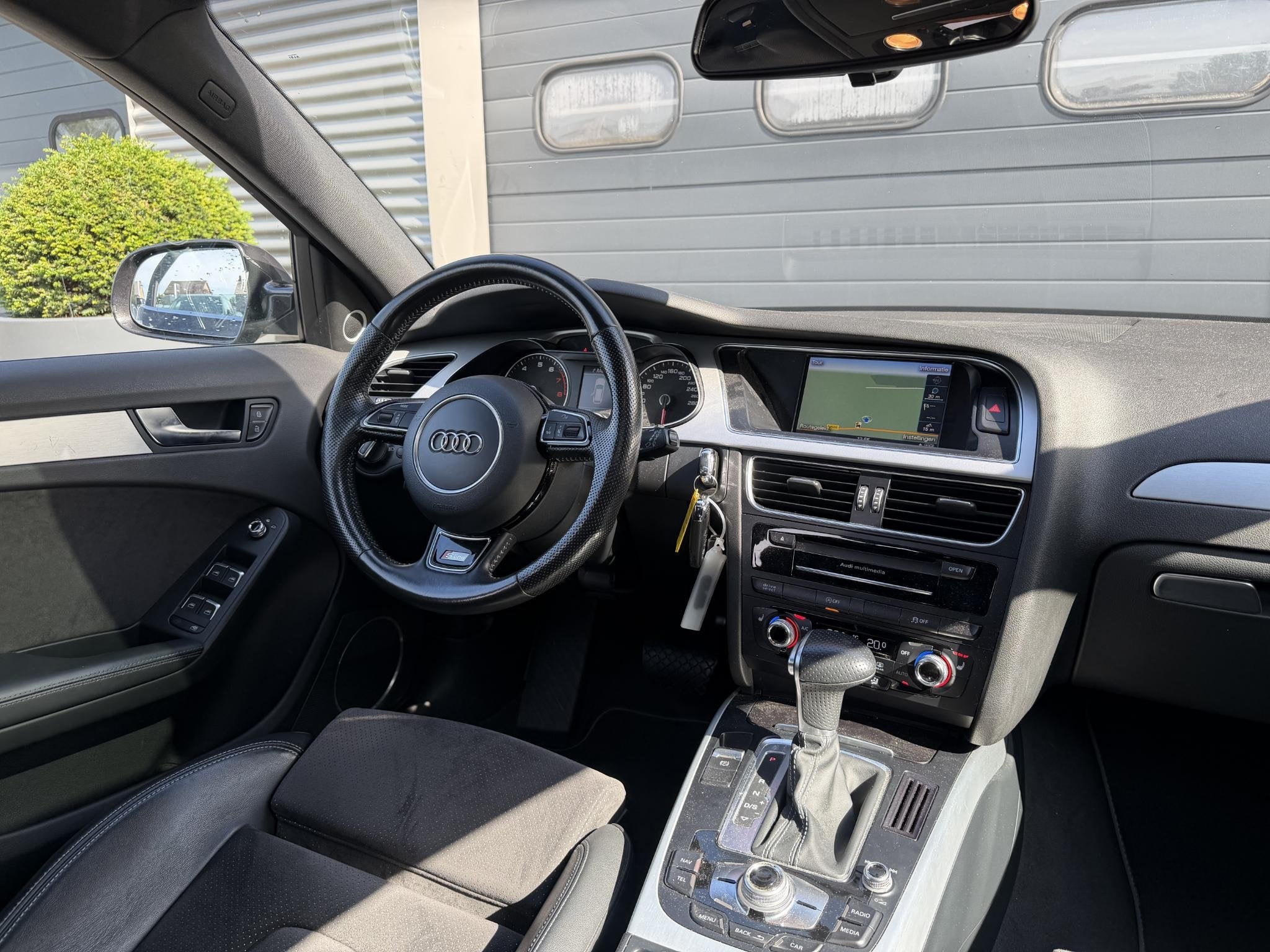 Audi A4 Avant 1.8 TFSI S Edition | Panoramdak | Navigatie |, Auto's, Euro 5, Gebruikt, Zwart, 4 cilinders