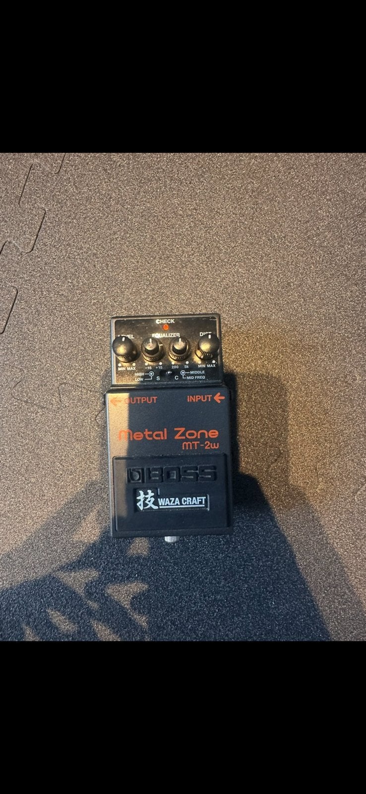 Boss metal zone waza craft mt-2w, Muziek en Instrumenten, Effecten, Ophalen, Zo goed als nieuw