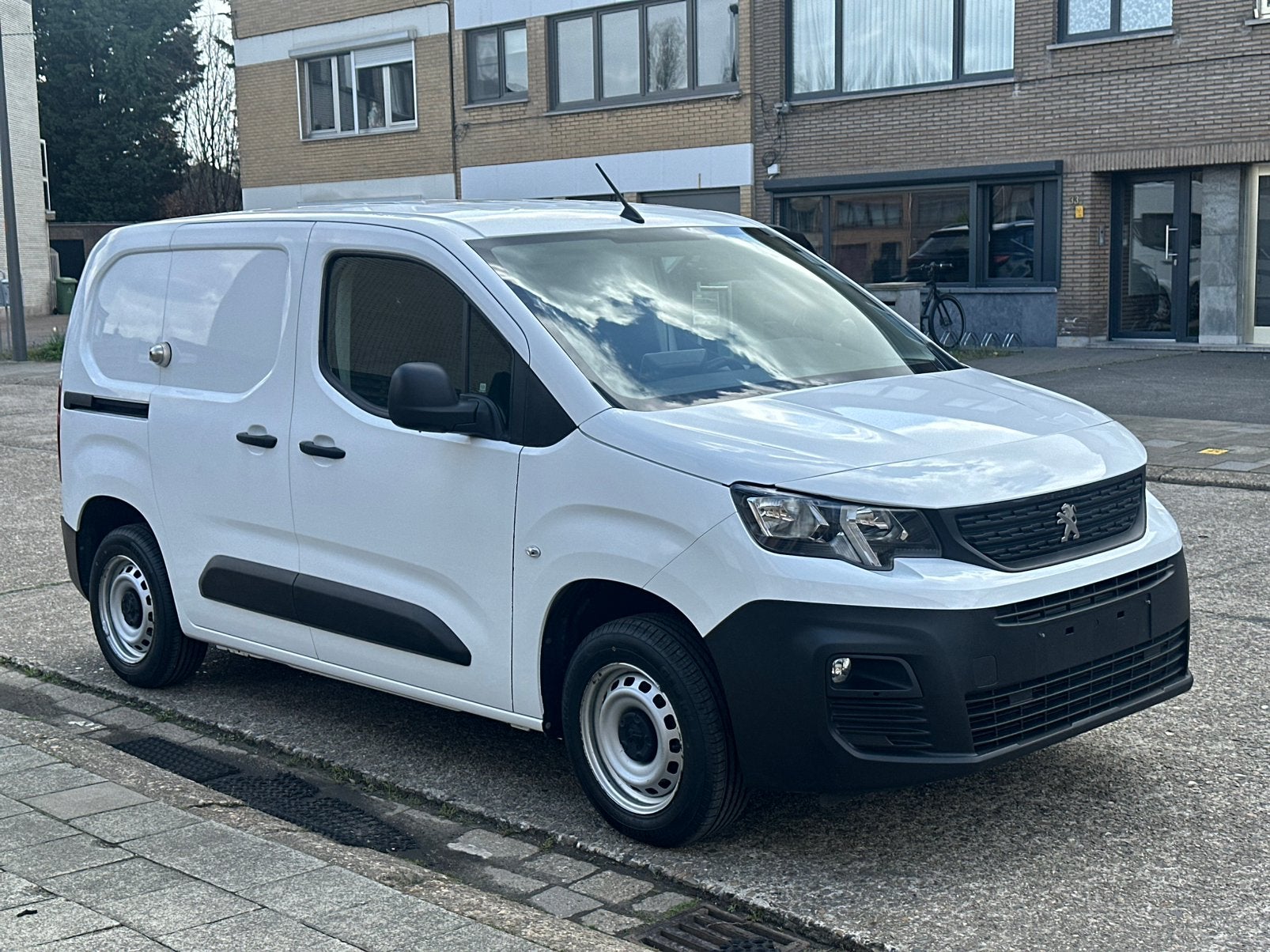 Peugeot partner 1.5hdi - RIEM VERVANGEN - 3 ZIT - ONDERHOUD, Euro 6, Wit, Particulier, Dealer onderhouden