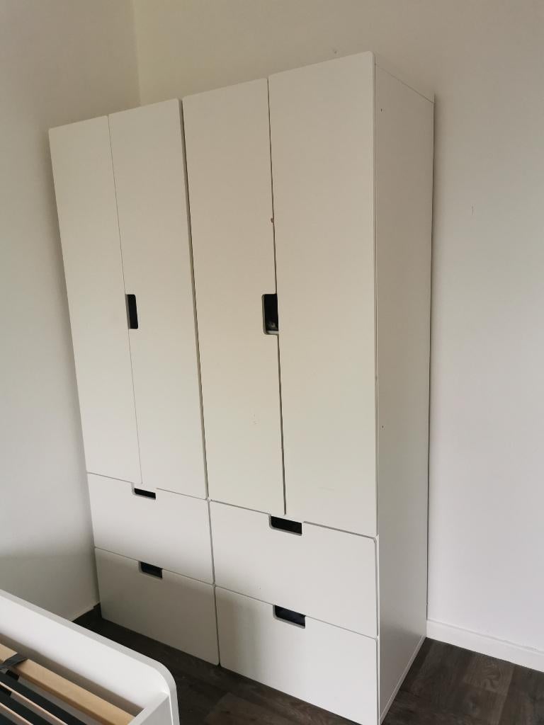 Kinder kleerkast, Enlèvement