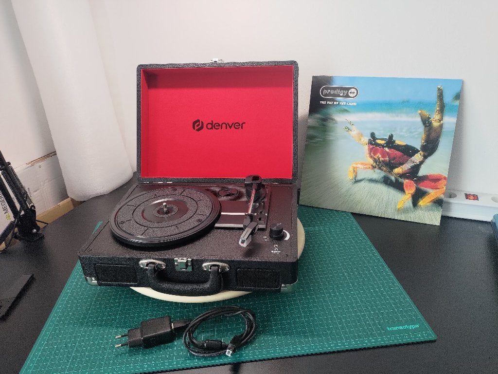 Platenspeler Denver VPL-120 + The Prodigy plaat, Pitch-regelaar, Zo goed als nieuw, Platenspeler, Ophalen