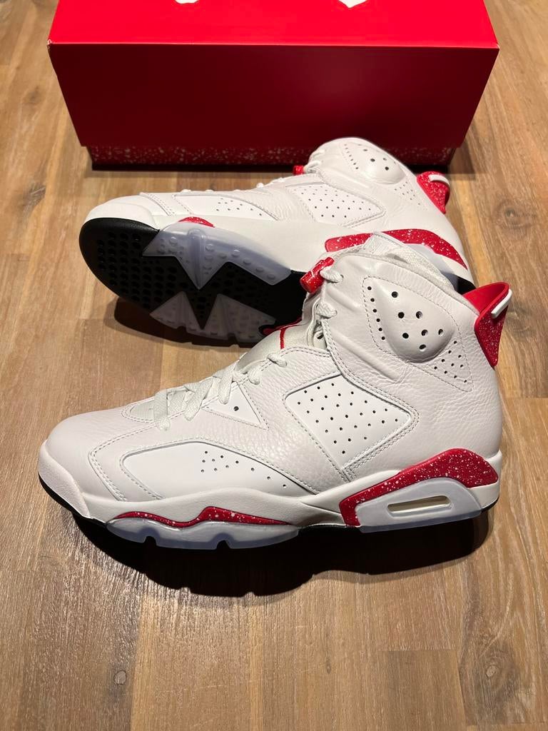 Jordan 6 Retro Red Oreo 2021 - New - 43, Enlèvement ou Envoi, Neuf, Chaussures