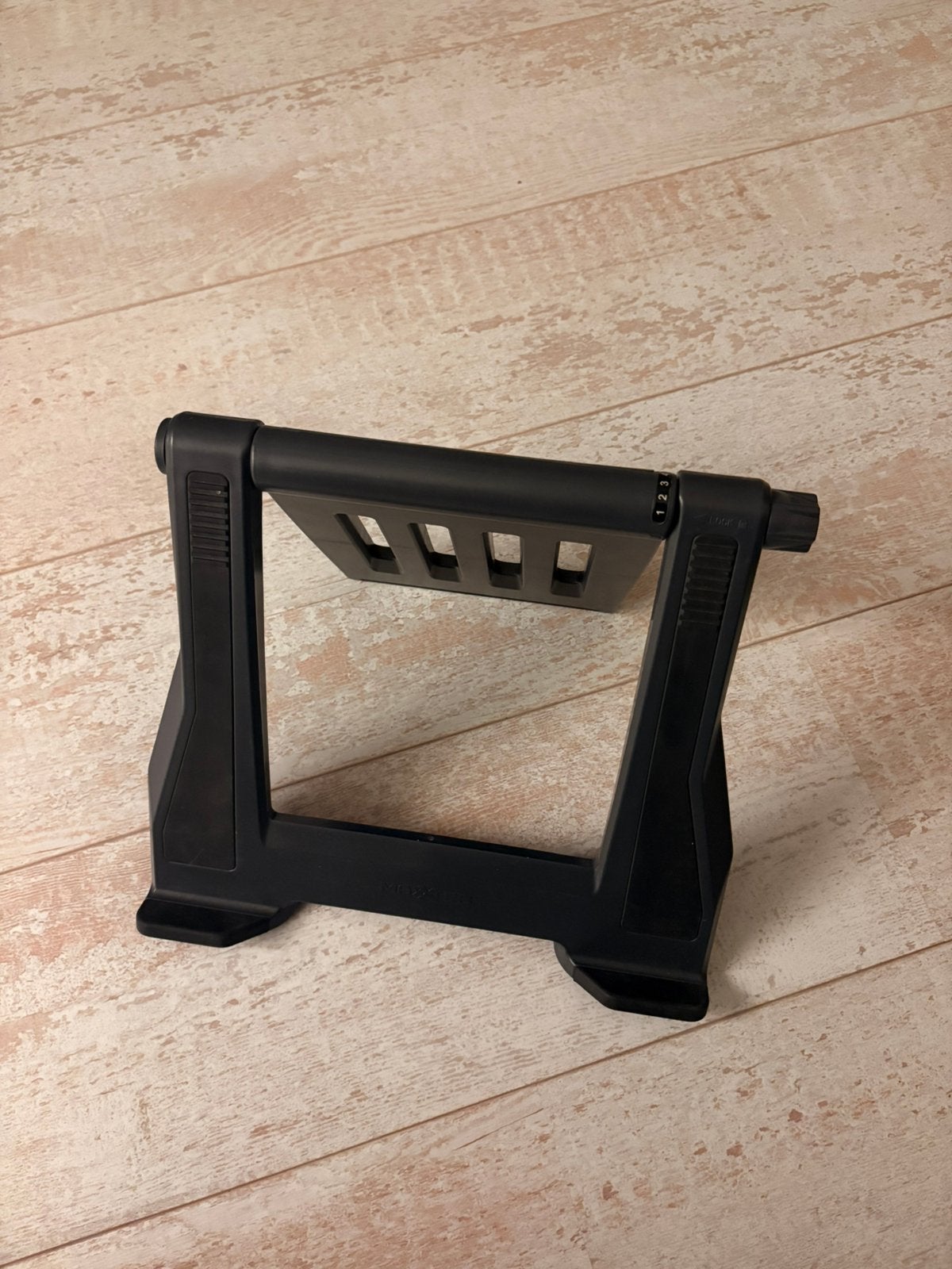 Support noir ajustable pour ordinateur portable - robuste, Informatique & Logiciels, Envoi, Comme neuf, Réglable en profondeur