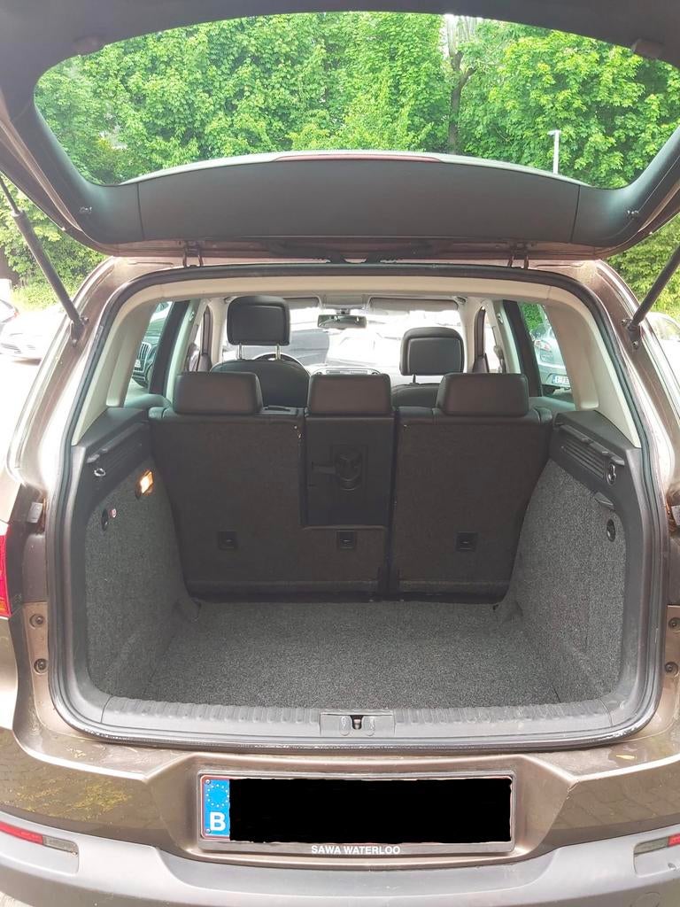 Volkswagen Tiguan 2014, 215 000 km en bon état., Auto's, Euro 5, Zwart, Bruin, 3500 kg