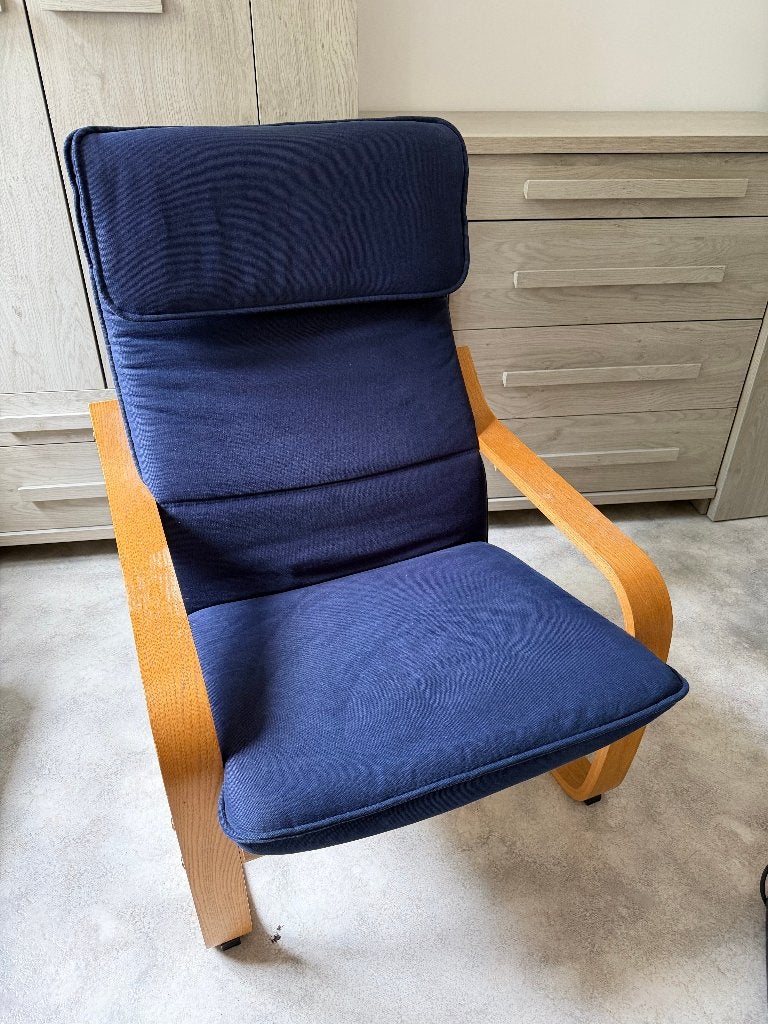 IKEA POÄNG fauteuil / relaxzetel donkerblauw, Ophalen, Hout, 75 tot 100 cm, Zo goed als nieuw
