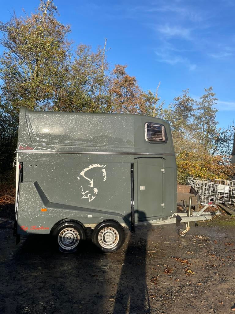 Trailer weing mee gereden, Ophalen, Zo goed als nieuw, Polyester, 2-paards trailer