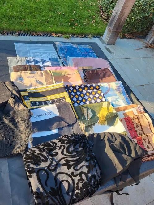Lot 18 (zijden) sjaaltjes, Kleding | Dames, Ophalen of Verzenden