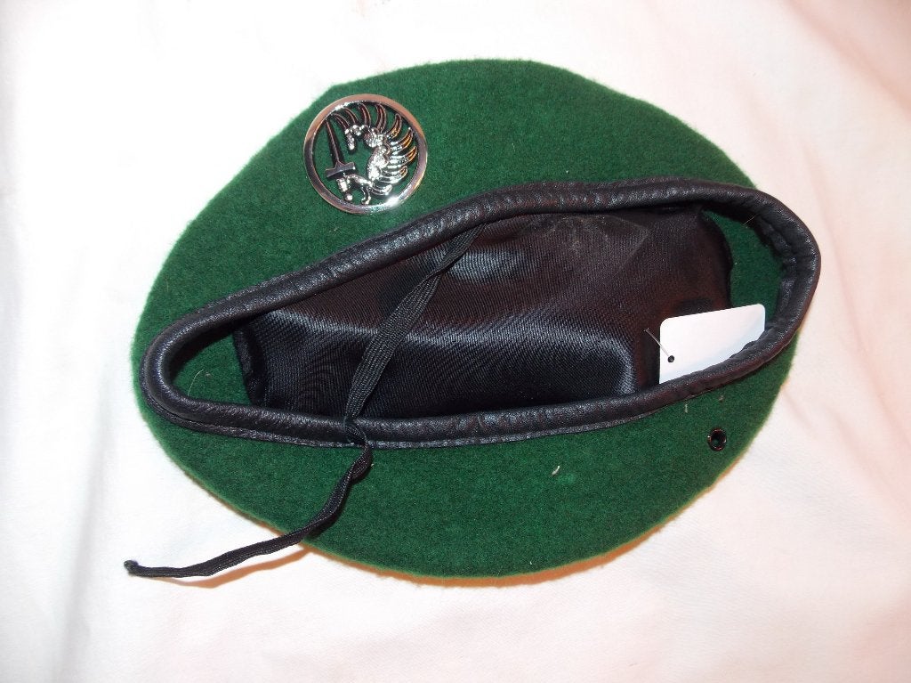 Franse Legion etrangere baret, Verzamelen, Ophalen of Verzenden, Landmacht, Helm of Baret