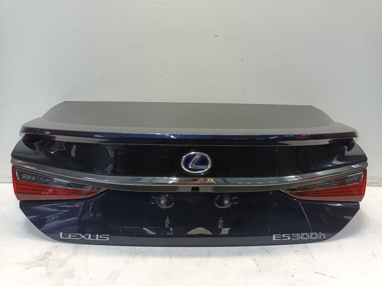 Achterklep Lexus ES, Onderdelen@venauto.nl, Van der Ven Autorecycling B.V., Gebruikt, Ettenseweg 76, 4706 PB Roosendaal, The Netherlands