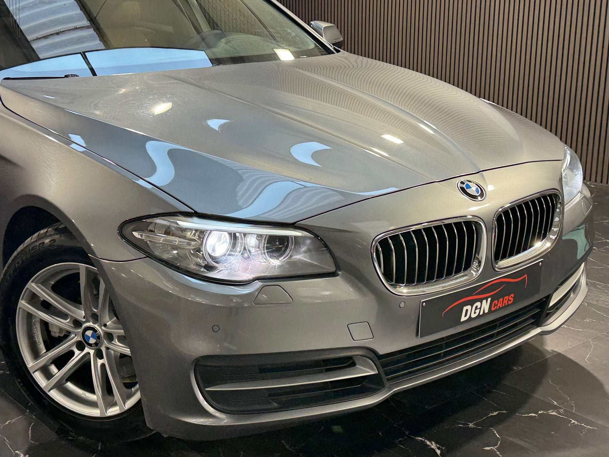 BMW 5 Serie 518 518 dA (automatique), Autos, Cuir, Argent ou Gris, Entreprise, https://public.car-pass.be/vhr/b650c5fc-3141-4fdf-bdfd-c1efdd1aba68