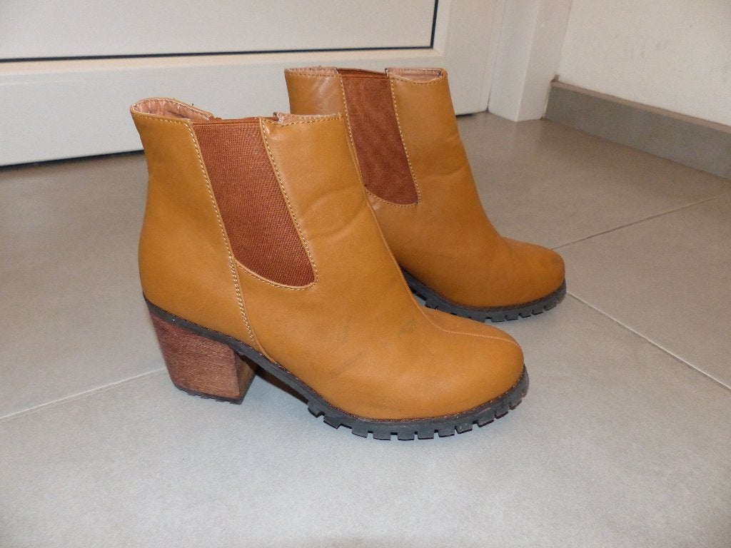 Cognac enkellaarsjes dames - maat 39, Kleding | Dames, Bruin, Lage of Enkellaarzen, Ophalen of Verzenden, Gedragen