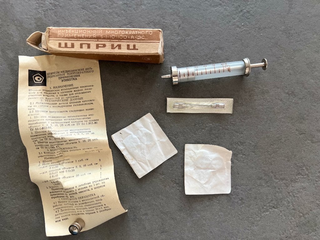 Seringue médicale soviétique 5 cm³ – URSS – vers 1991, Enlèvement ou Envoi, Comme neuf