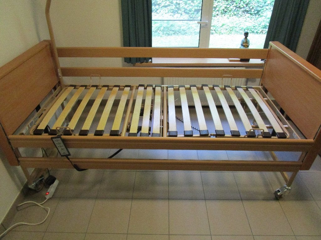 ziekenhuis bed, Diversen, Verpleegmiddelen, Zo goed als nieuw, Ophalen