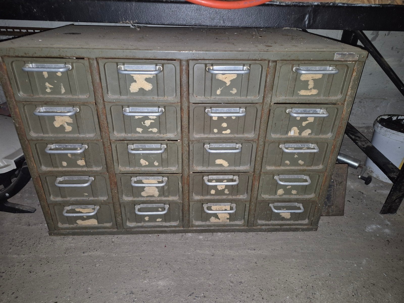 armoire métallique, Enlèvement ou Envoi