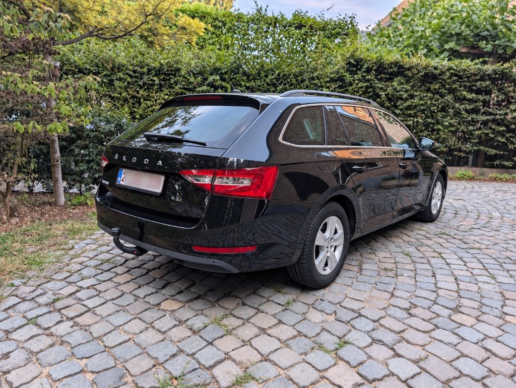Škoda Superb Combi 1.6 TDi DSG Ambition 2020 | ACC, Trekhaak, Auto's, Dealer onderhouden, Stof, 4 cilinders, https://public.car-pass.be/verify/2206-7937-1433