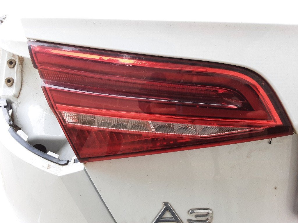 ACHTERLICHT LINKS ACHTERKLEP Audi A3 Sportback (8VA / 8VF), Gebruikt, Mevr. I. Hauben, Audi, Rue de l'Espoir 34 34
4030  GRIVEGNÉE, BE