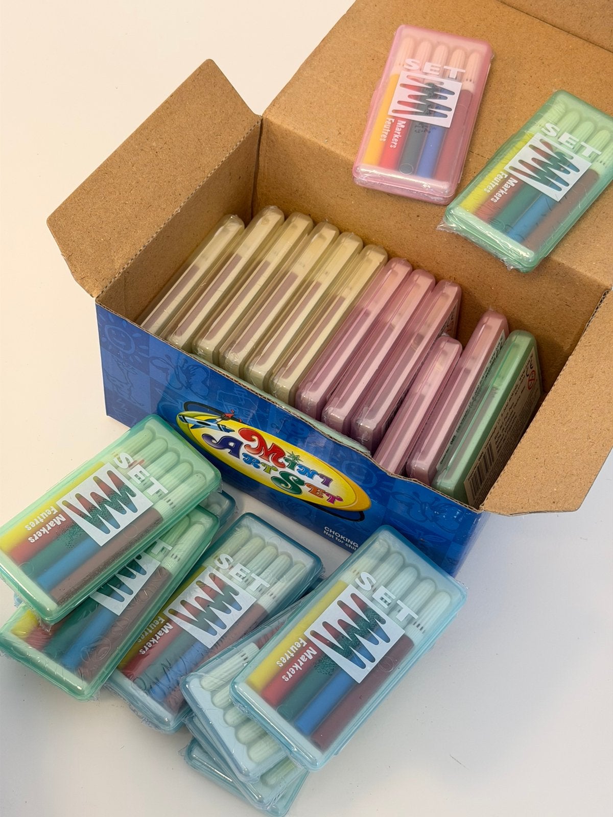24x Mini Viltstiften Set in Doos Nieuw Uitdeelcadeautjes, Ophalen of Verzenden, Nieuw, Potlood of Stift
