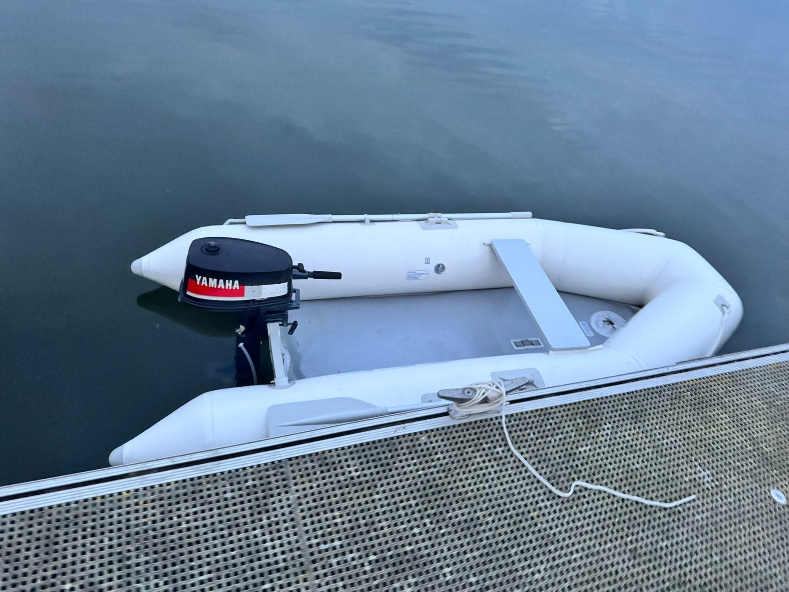 Bateau en caoutchouc Z-Ray 400 avec Yamaha 4HP 2 temps., Enlèvement, Comme neuf