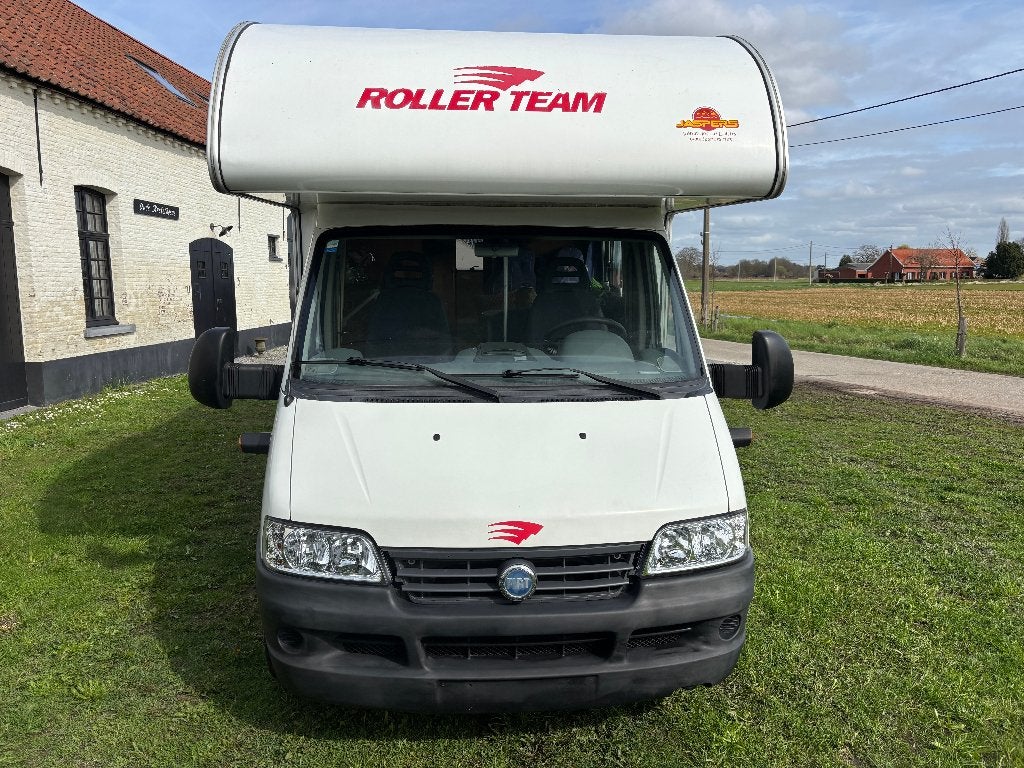 Cet amusant Fiat Ducato Roller Team 2002 pour 6 personnes, Fiat, Boîte manuelle, Jusqu'à 6, 5 à 6 mètres