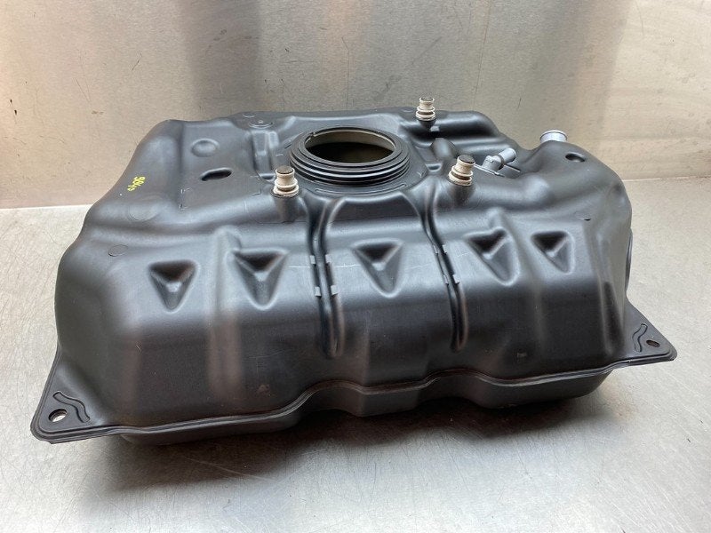 TANK Toyota Urban Cruiser (01-2009/03-2016), Gebruikt, Toyota