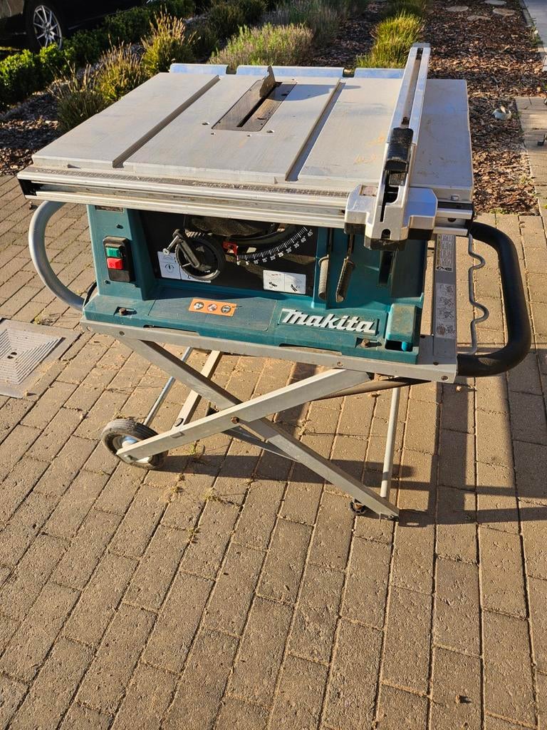 Makita zaagtafel 2704 met onderstel, Ophalen