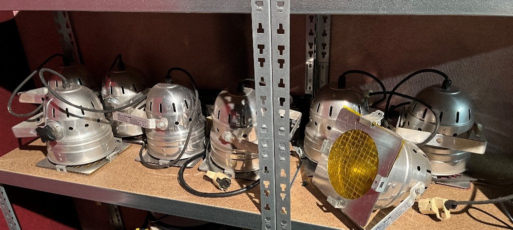 Luminaires Par 56 + lampes 8 pièces + réserve + commande, Enlèvement
