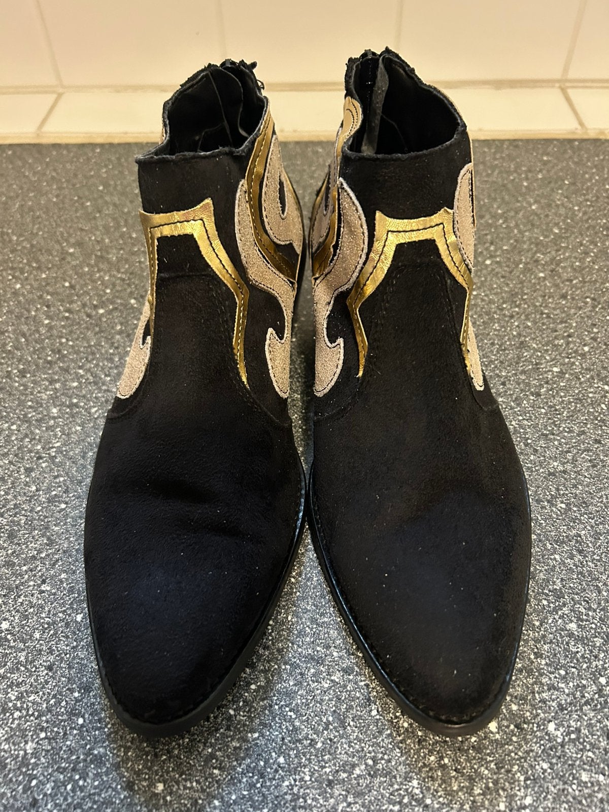 Leuke lage zwarte nubuck dameslaarsjes, Ophalen, Zo goed als nieuw