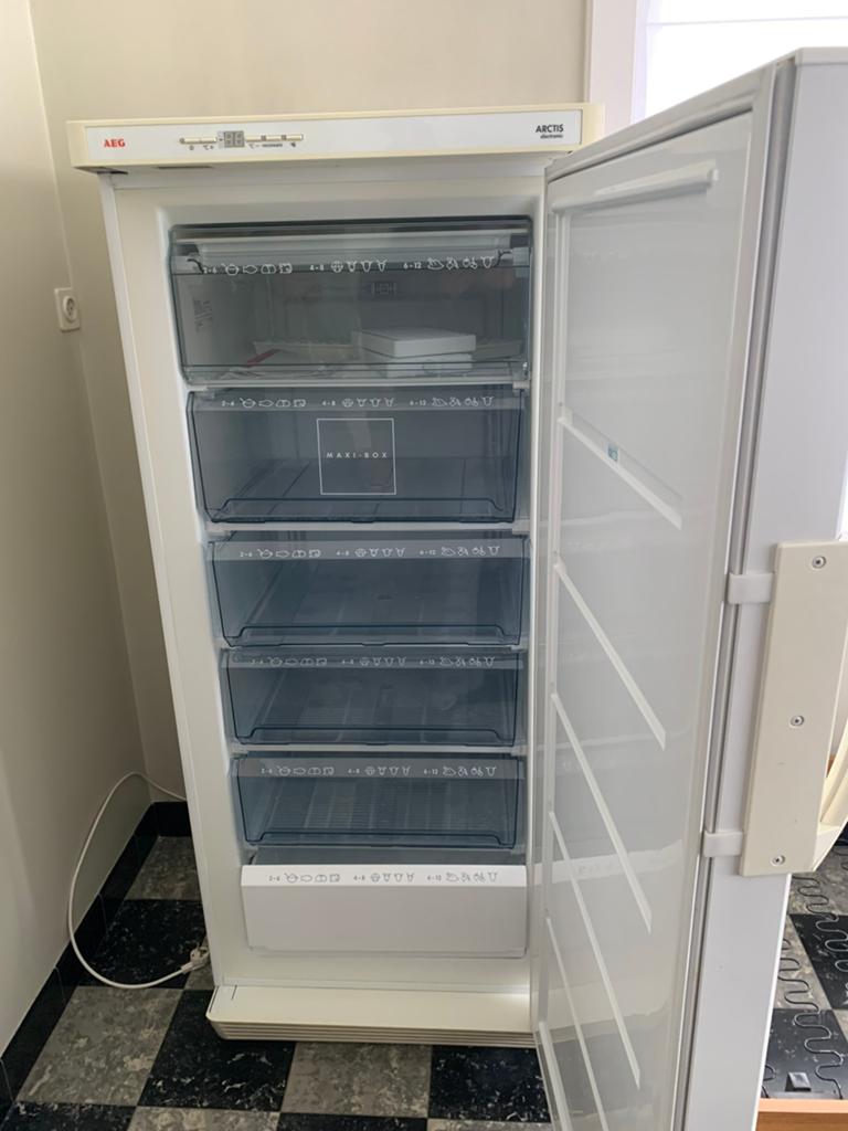 Diepvries AEG, Elektronische apparatuur, Vriezers en Diepvrieskisten, Ophalen, Gebruikt, Vrijstaand, Vrieskast