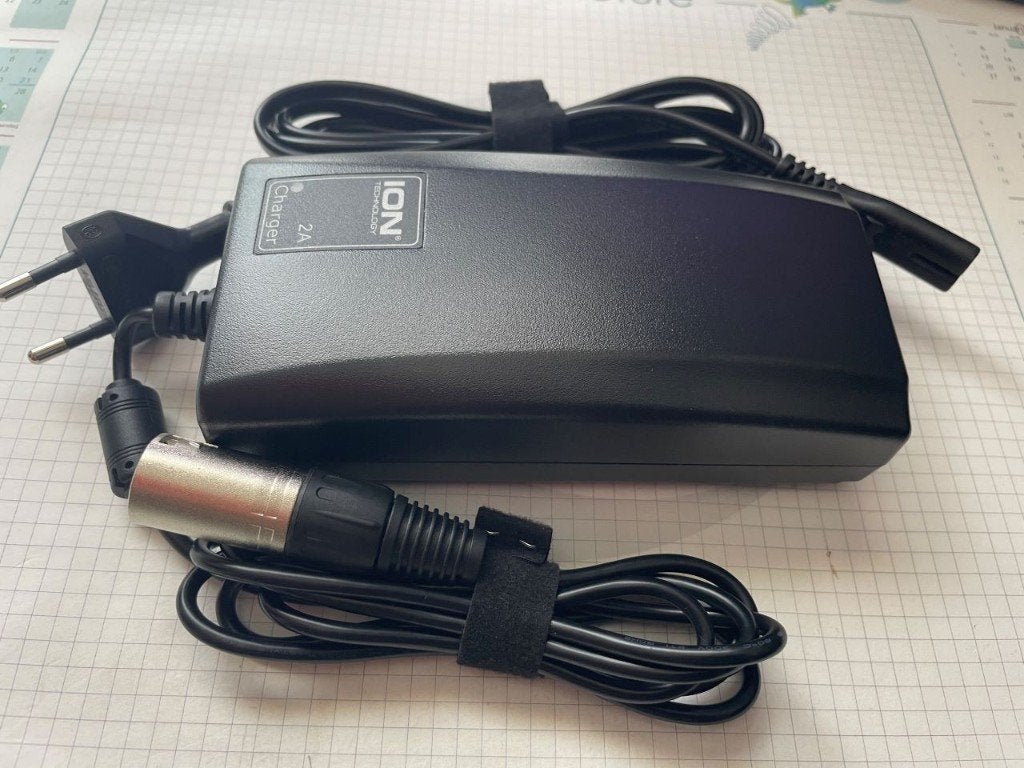 Fietsbatterij Lader Sparta / Batavus / Koga 4 pins 36V 2A, Ophalen of Verzenden, Gebruikt