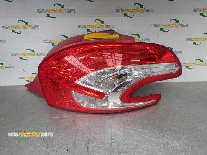 Feu arrière droit d'un Peugeot 208, Autos : Pièces & Accessoires, Éclairage, -, -, 3 mois de garantie, Utilisé