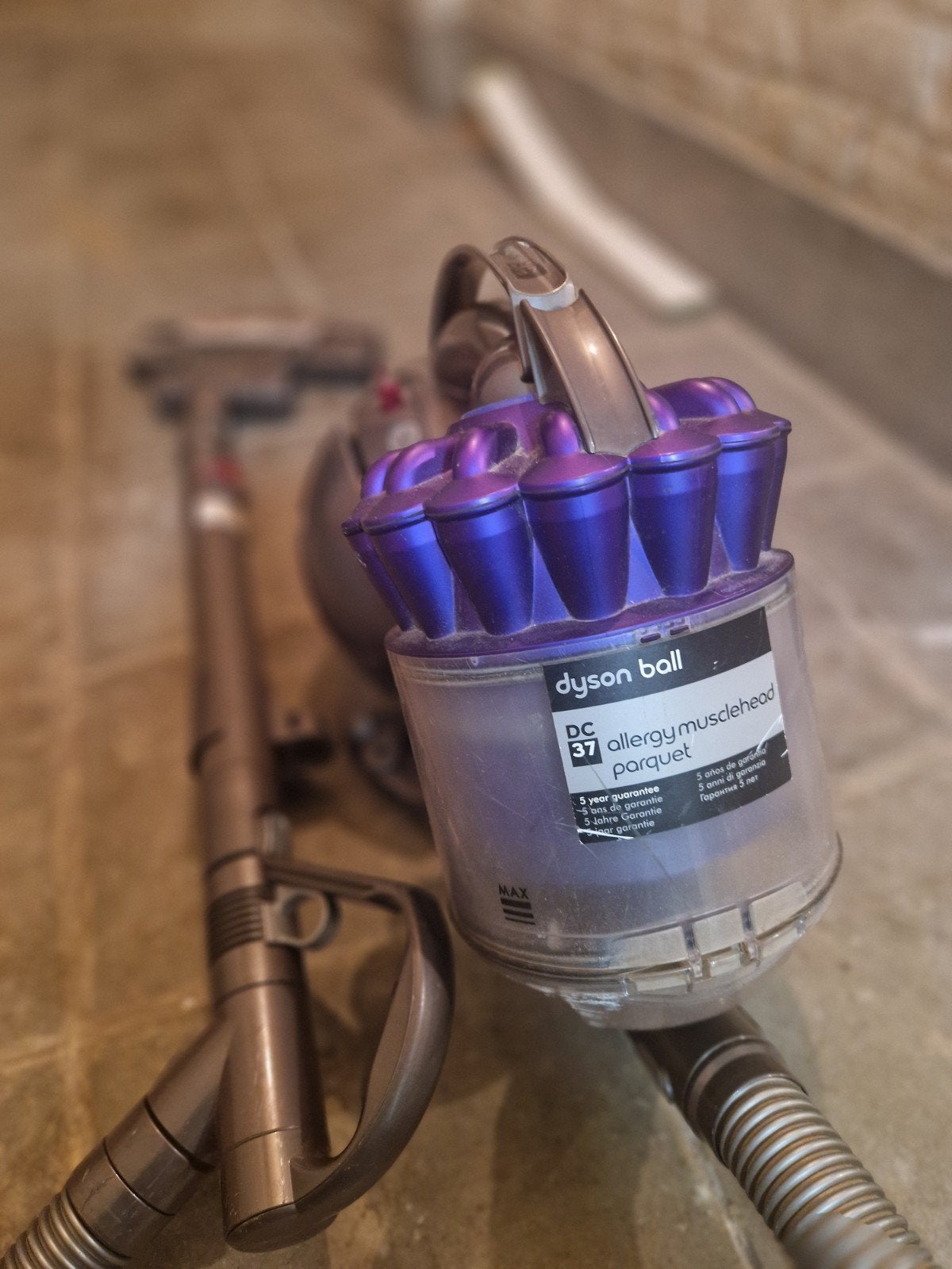 Aspirateur dyson dc37 sans sac. Fonctionnelle mais bruyant., Elektronische apparatuur, Stofzuigers, Dyson