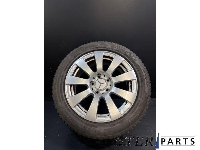 Jante + pneumatique d'un Mercedes C-Klasse, Autos : Pièces & Accessoires, Pneus & Jantes, Véhicule de tourisme, -, 3 mois de garantie
