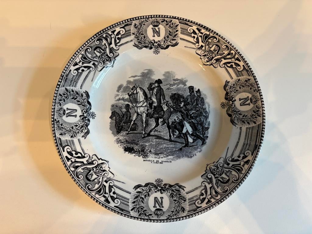 Collectie antieke aardewerken borden (19e - 20e eeuw), Ophalen