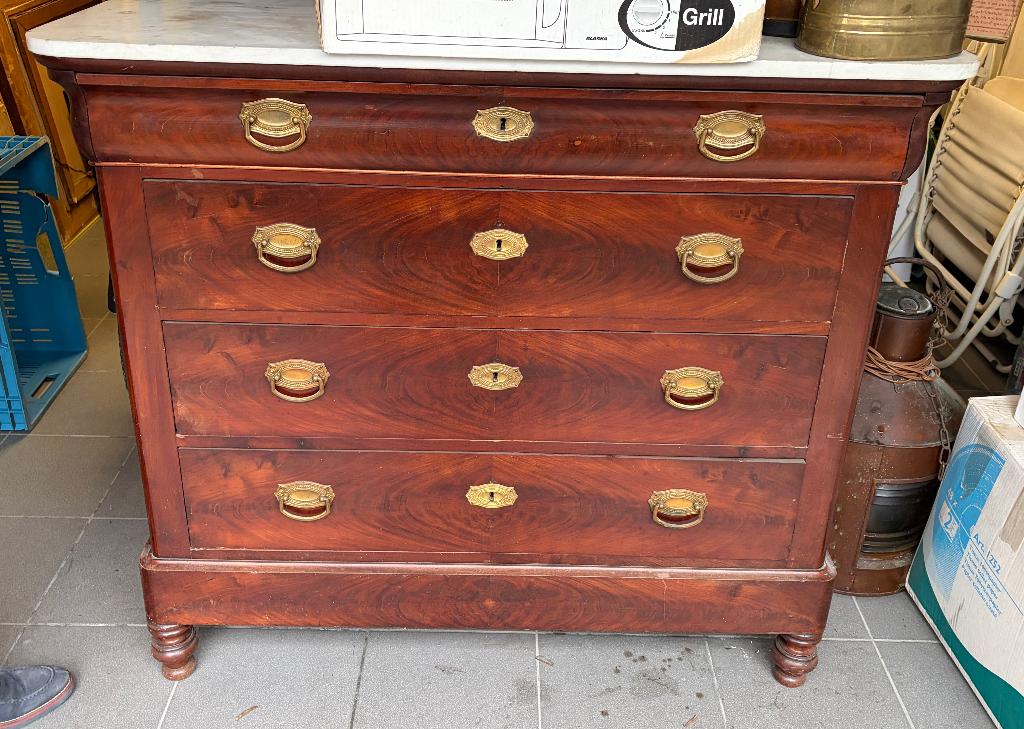 Antieke commode, Enlèvement