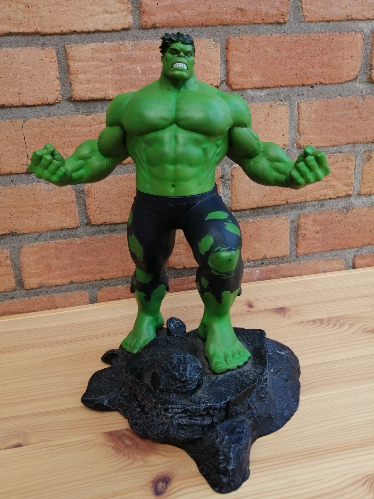 Grande Action figure Hulk, Enlèvement