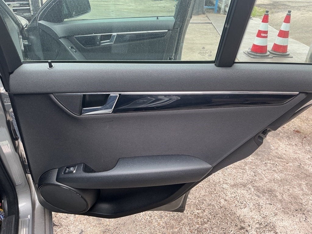 PANNEAU DE PORTE ARRIÈRE DROIT C (W204) (|A2047300262|), Autos : Pièces & Accessoires, Mercedes-Benz, Utilisé, Dialog.mb@mercedes-benz.com