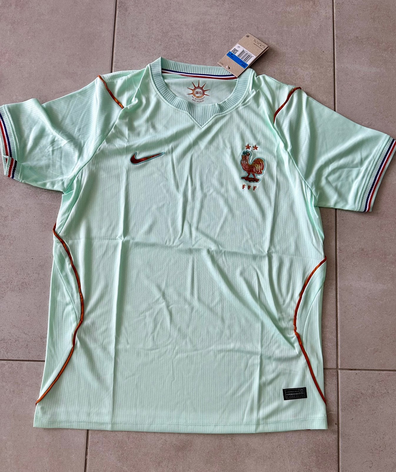 Maillot de foot france taille M #nike, Enlèvement, Neuf, Taille 48/50 (M), Marche ou Plein air
