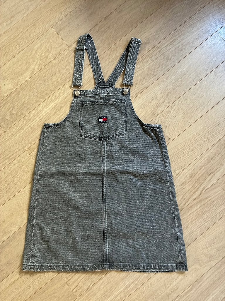 Tommy Hilfiger grijze jeans salopette rok maat S, Kleding | Dames, Spijkerbroeken en Jeans, Tommy hilfiger, Overige jeansmaten