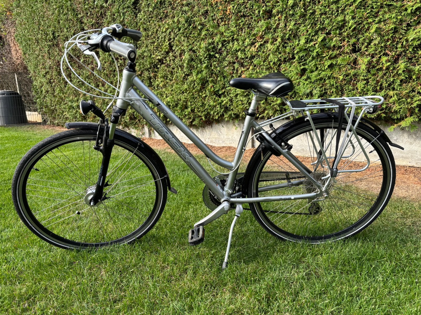 Degelijke Trek T80 dames-/unisex hybride fiets / stadsfiets, Fietsen en Brommers, 28 inch, Gebruikt, Velgrem, 47 tot 50 cm
