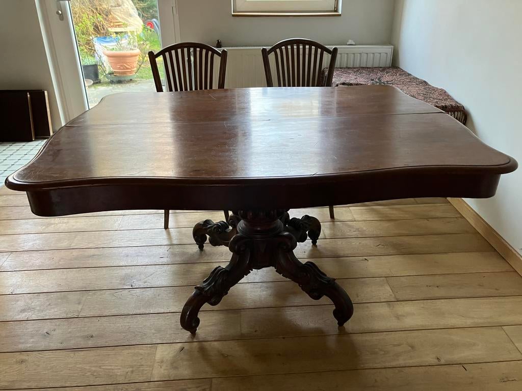 Table ancienne en bois d'acajou, Enlèvement