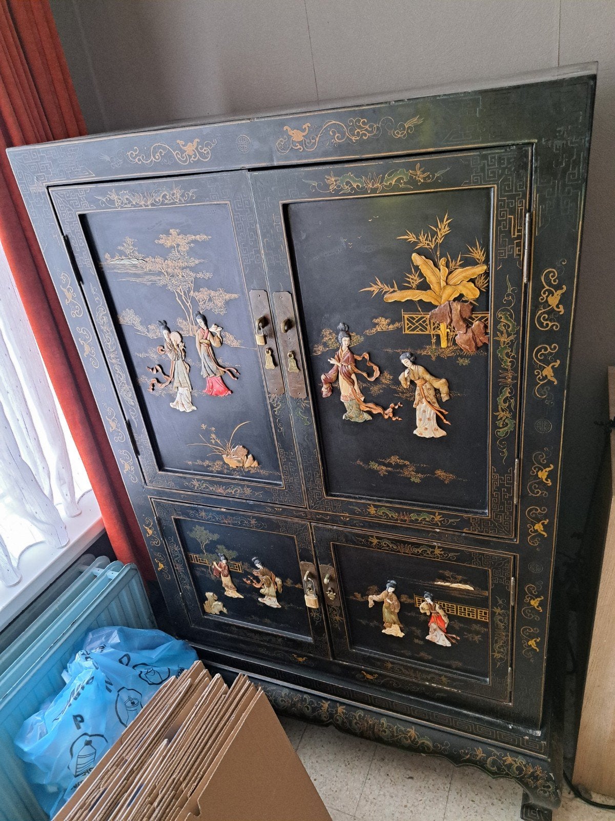 chinese tv kast  in goede staat.    IS GERESERVEERD, Ophalen