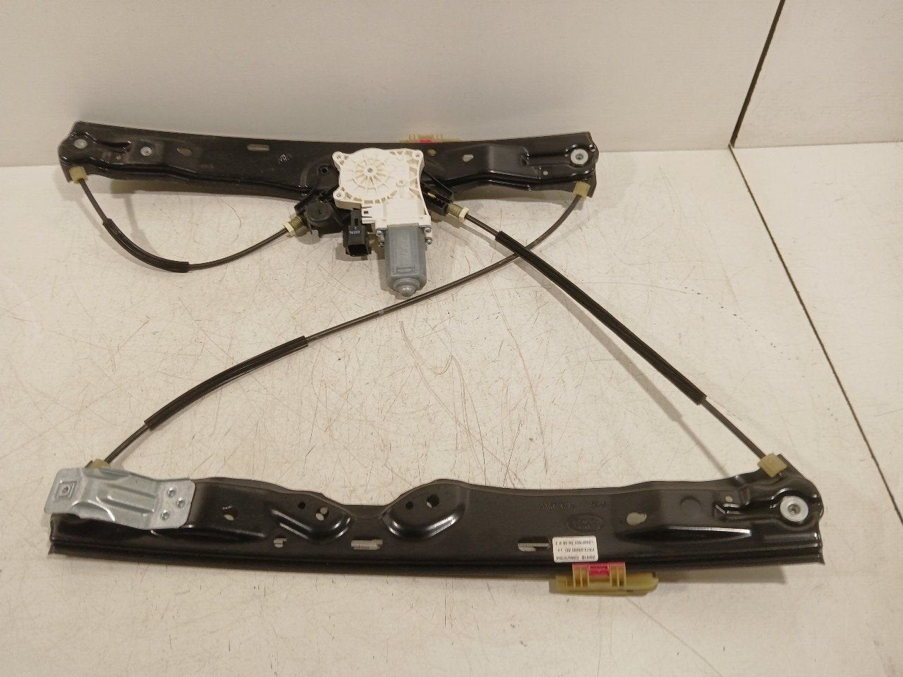 Raammechaniek elektrisch rechts voor Land Rover Discovery, Onderdelen@venauto.nl, Van der Ven Autorecycling B.V., Ettenseweg 76, 4706 PB Roosendaal, The Netherlands