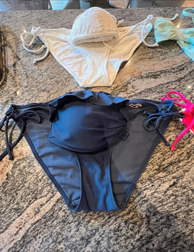 Bikini Hollister M/L blauw, Kleding | Dames, Badmode en Zwemkleding, Ophalen of Verzenden, Zo goed als nieuw, Blauw, Bikini