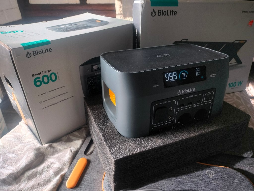 Station électrique portable biolite 600 + 2 x panneaux 100w, Verzenden, Biolite, Zo goed als nieuw, Docking station