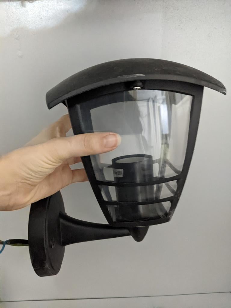 Lampe extérieure à donner petite réparation, Enlèvement