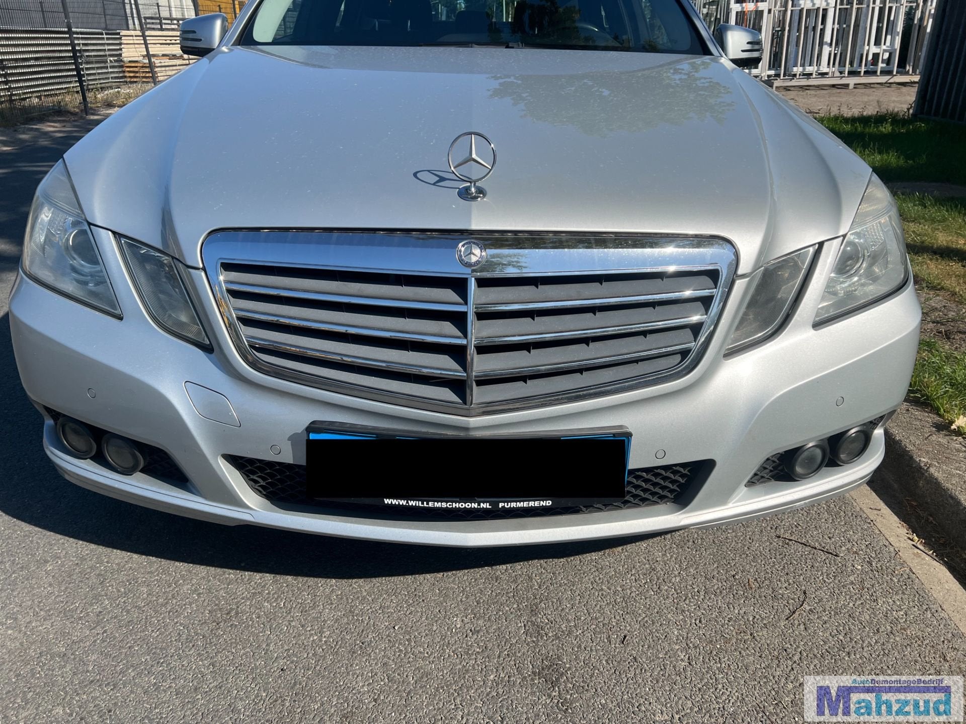 Face avant argent e pour Mercedes Classe E C775 (2009-2012), Mercedes-Benz AG, Mercedes-Benz, Utilisé, Mercedesstrasse 120
70372  Stuttgart, DE