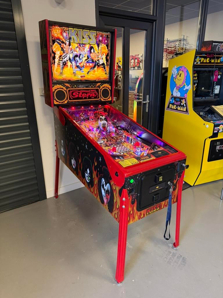 Prachtige flipperkast Stern KISS Limited Edition Pinball, Ophalen, Stern, Zo goed als nieuw, Dot-matrix