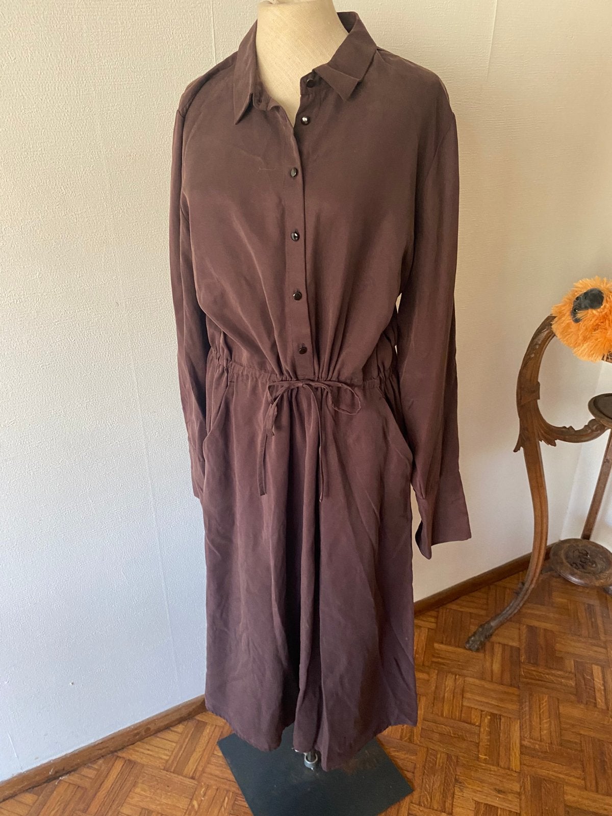 Robe soyeuse (modal) seulement 44, Enlèvement ou Envoi, Taille 42/44 (L), Brun