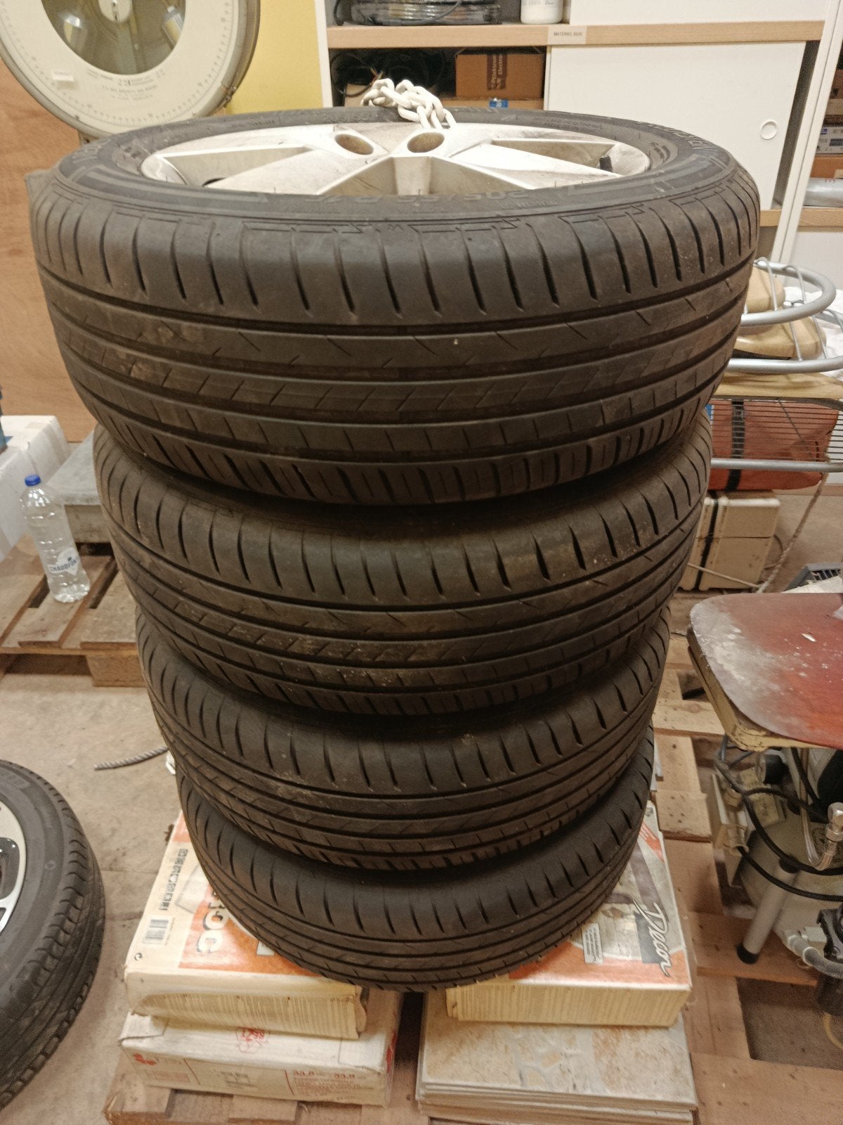 Lot de 4 Jantes Alu d'origine Skoda 16" avec Pneus Vredestei, Autos : Pièces & Accessoires, Enlèvement, 16 pouces, Pneu(s)